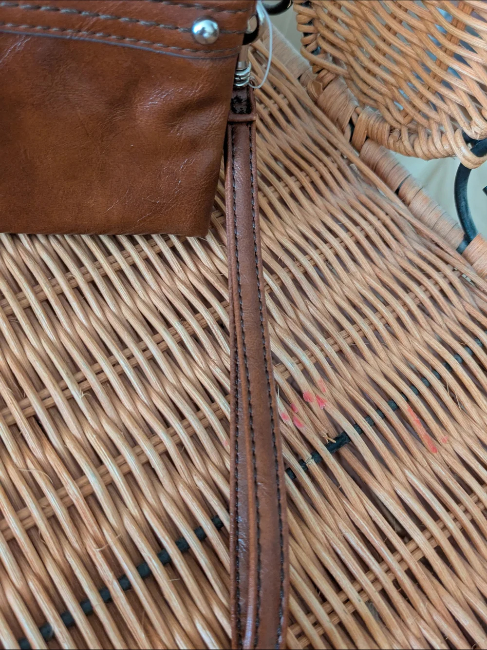 Relic Women's Brown Leather Crossbody Wristlet NWT